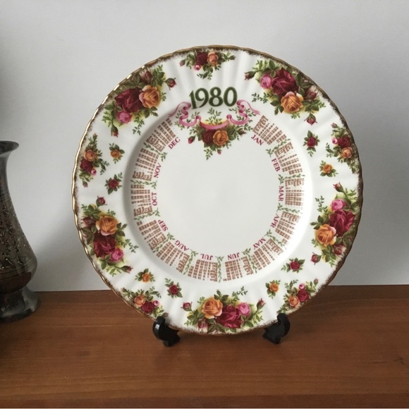 Royal Albert Old Country Roses Calendar Plate 1980 - Picture 1 of 7